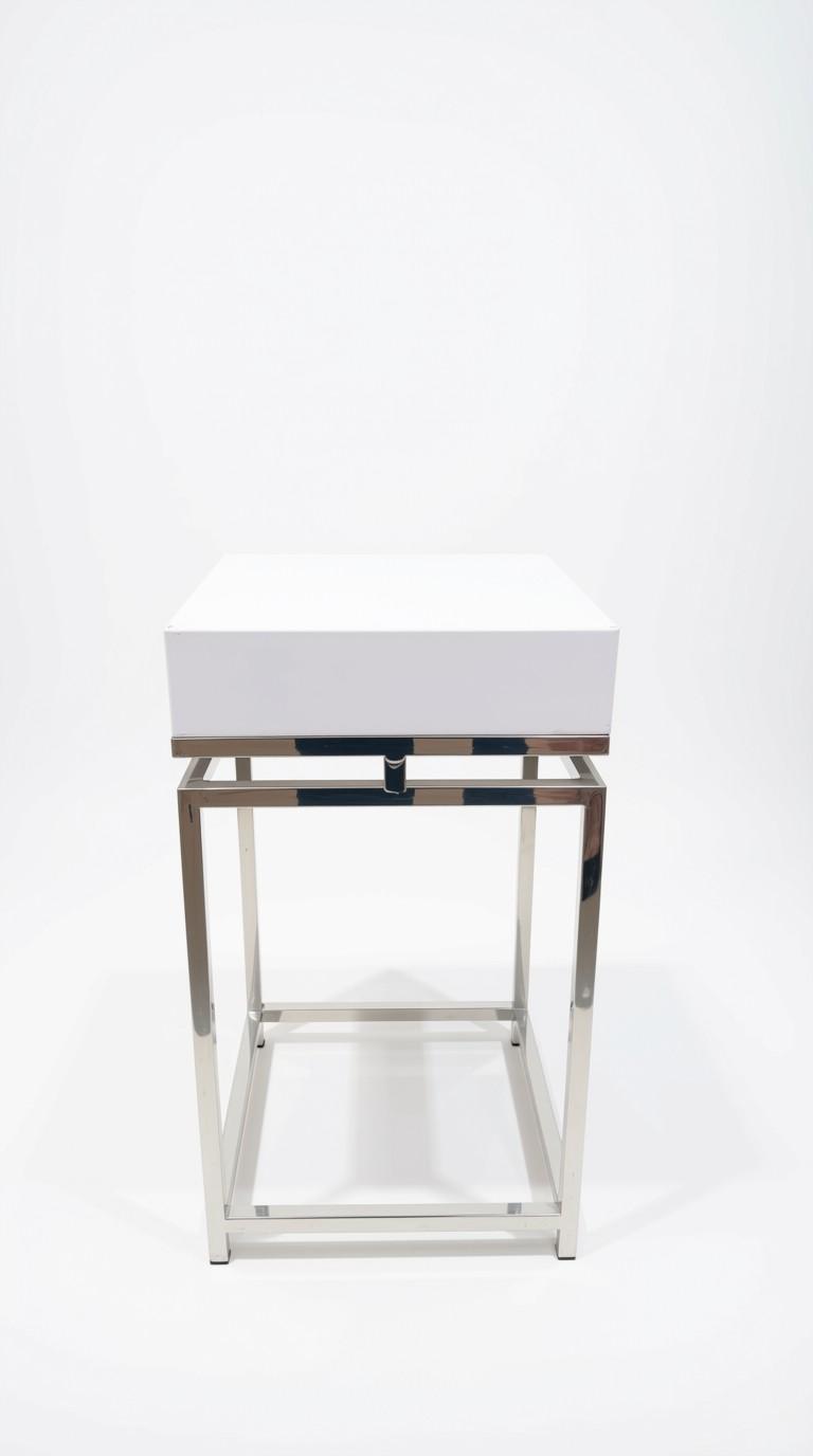 White and Silver Plinth - Small - Thumbnail 4
